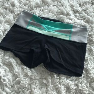 Wunder under yoga shorts size 2 reversible